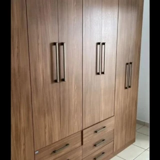 Guarda roupa de casal semi-novo 8 portas