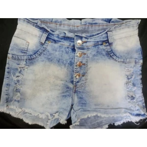 Lindo short jeans com lycra!!! Tamanho 48