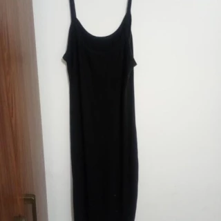 Vestido de alcinha preto tamanho G