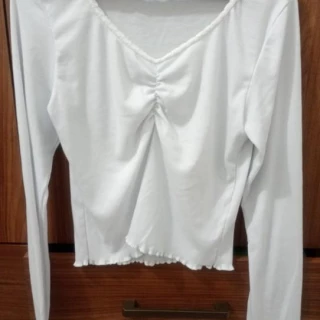 Linda camisa branca com mangas tamanho G 